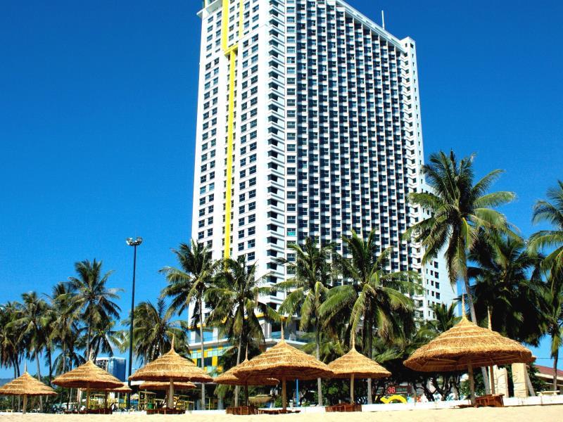 Premier Havana Hotel Nha Trang có vị trí đắc đắc trên con đường vàng Trần Phú